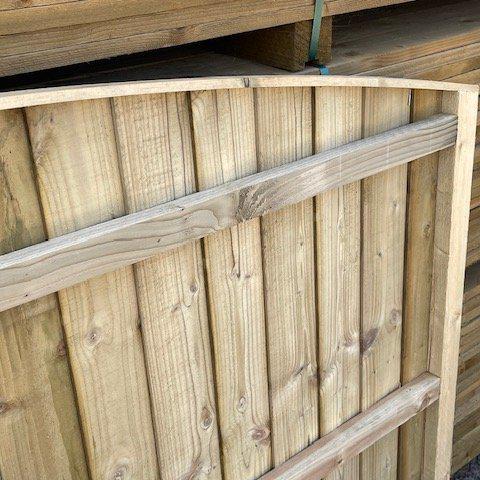 Fence Panels - Heavy Duty Close Board Dome Top - Decking Delivery