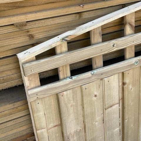 Fence Panels - Heavy Duty Close Board Trellis Top - Decking Delivery