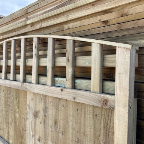 Fence Panels - Heavy Duty Close Board Trellis Top - Decking Delivery